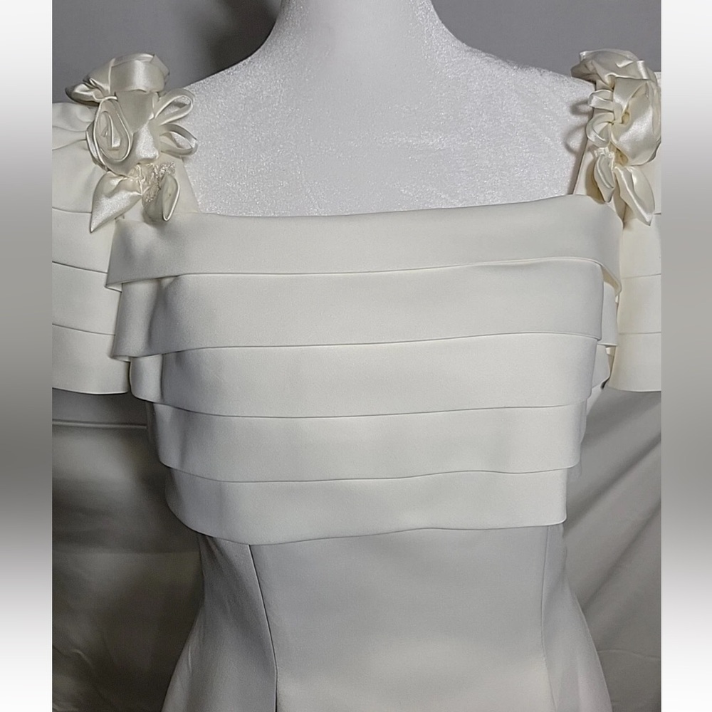 Elegant White Pleated Dress - Picture 4 of 16